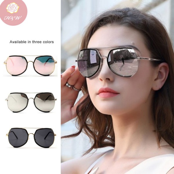 Fashion oversized frame retro sunglasses..